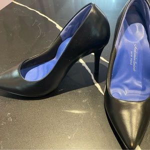 NWOT Antonia Saint NY Victoria Heels 5.5